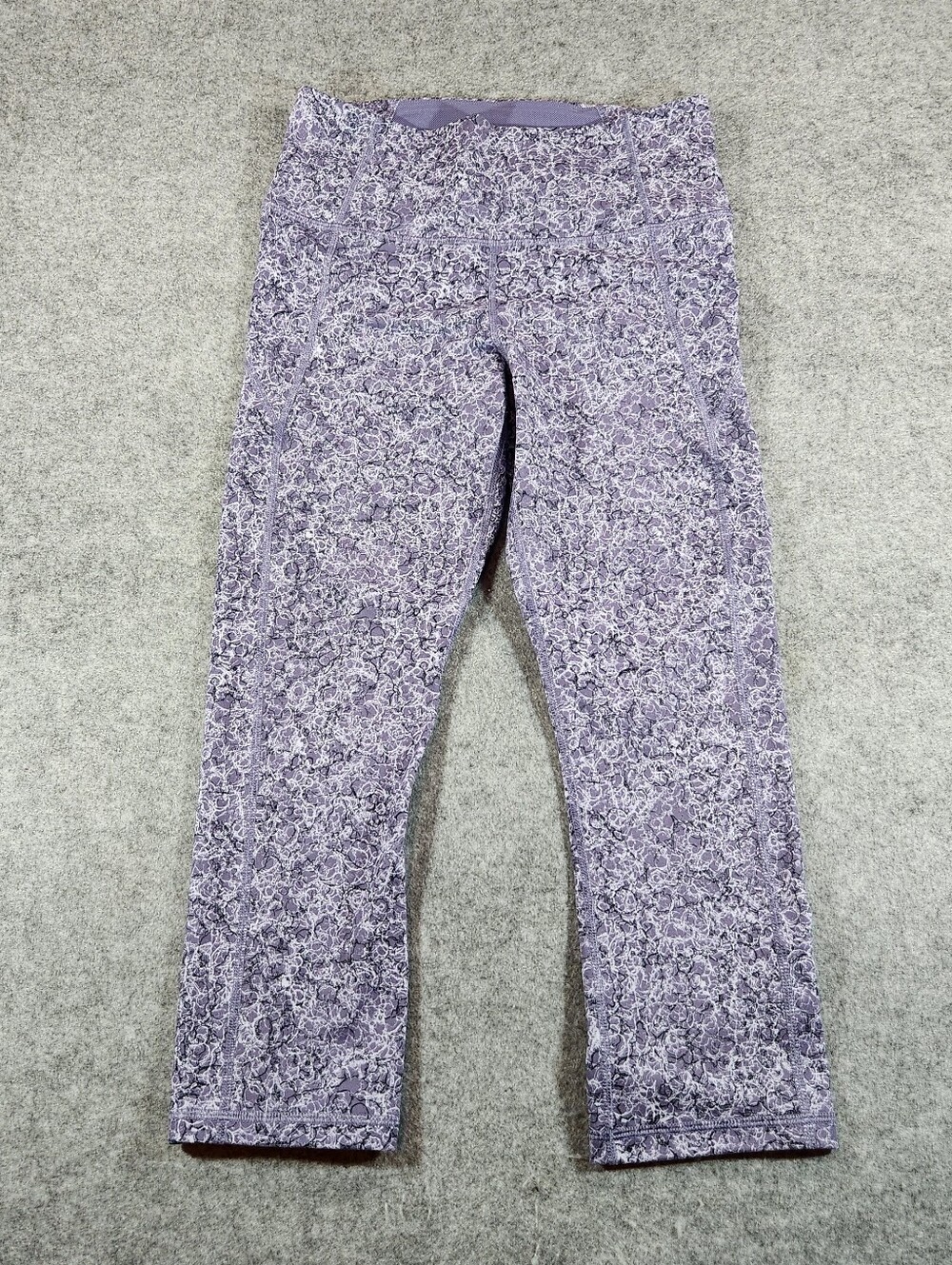 Under Armour Purple Black And White Print Leggings Size Medium